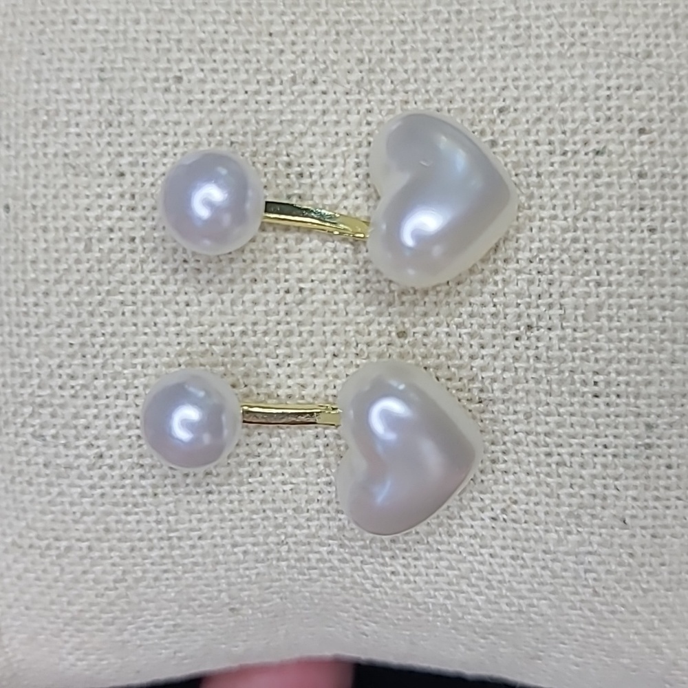 Pearl Heart Earrings White Gold Tone Lightweight Stud Brand New Hypoallergenic - Picture 3 of 5